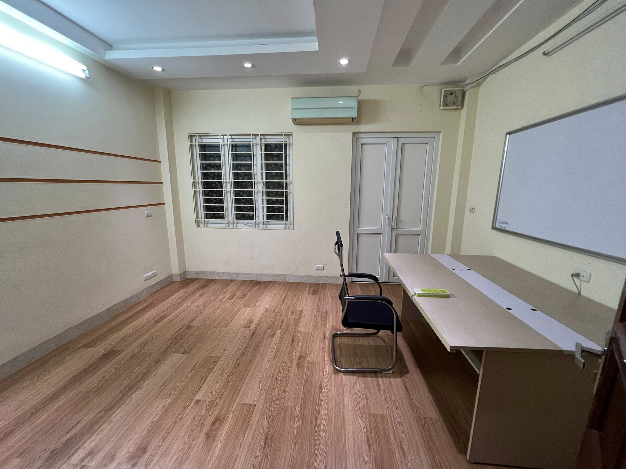 Cho thuê nhà ngõ ô tô Phố Hoàng Văn Thái, 4 tầng x 50m2, 5 ngủ, 19.5 Triệu VP, Trung tâm - Ảnh 1
